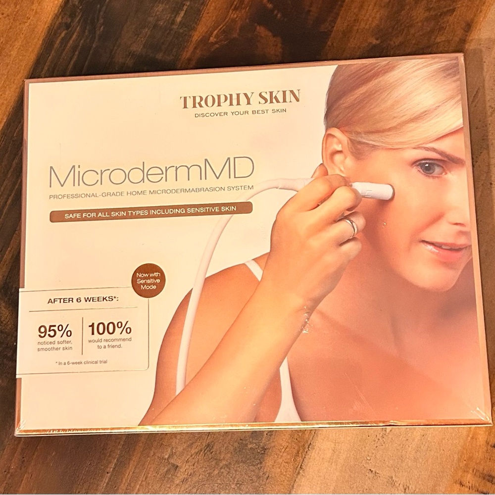 NWT TROPHY SKIN MicrodermMD